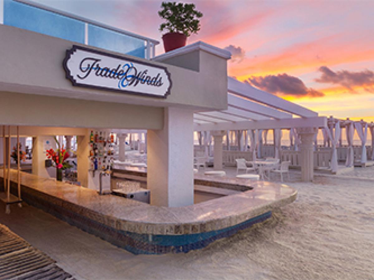 Sunscape Cancun  -Trade Winds Beach Bar